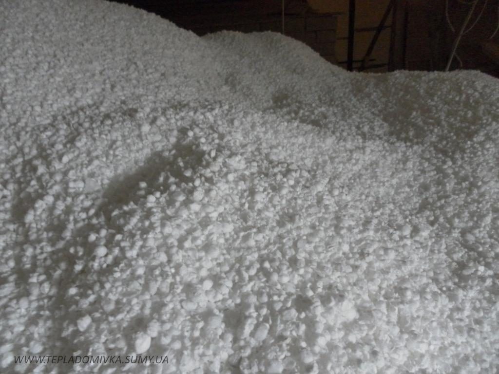 Полистиролбетон в гранулах. Крошка ппс. Дроблёный полистирол. Дробленый пенополистирол. Пенополистирол крошка.